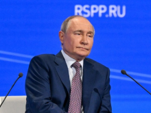 «Да не слушайте вы его, у него работа такая». Путин о Пескове