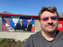 «Россия не враг». В Чехии политик разместил билборды своего рукопожатия с Путиным