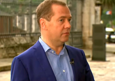 Медведев сравнил главного украинского клоуна с Гитлером