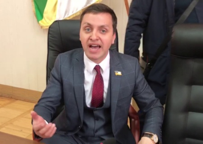 «Слуга народа» объяснил покупку квартиры в Киеве за $200000 доходами родителей от продажи черешни