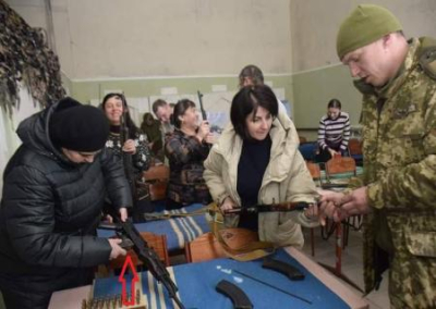 Политолог: под видом теробороны на Украине готовят армию нацистов