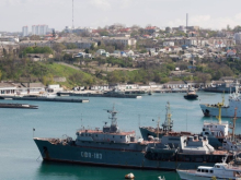 Украинские БПЛА били по бухте Севастополя пять часов подряд