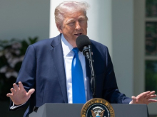 Трамп может не поехать на саммит НАТО в июне, если страны ЕС не увеличат свои взносы в военный блок