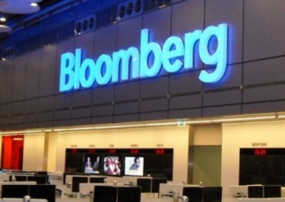 Bloomberg видит в украинцах угнетённый народ Африки. Киевский режим через Лещенко торгуется за условия сделки с Трампом