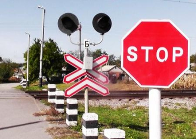 Грузовая фура протаранила пассажирский поезд на Закарпатье