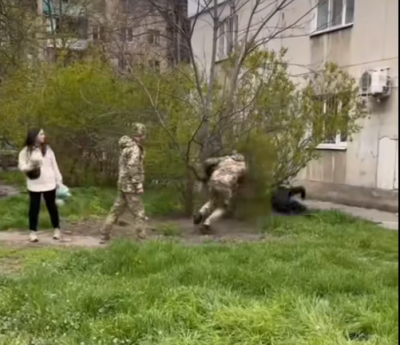 «Мы не видим ни одного подобного видео из России». В Чехии украинскую «бусификацию» назвали уникальным явлением в истории человечества