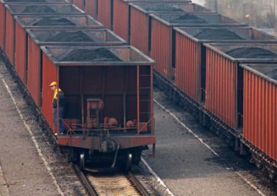 Ахметов организовал забастовку железнодорожников, чтобы снизить тарифы на перевозку своих руды и угля