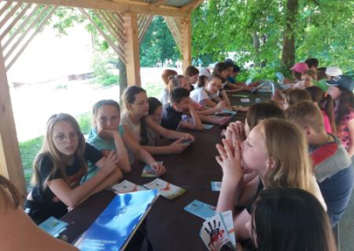 В Хмельницкой области уволили сотрудников детского лагеря за прослушивание песен «Катюша» и «День Победы»