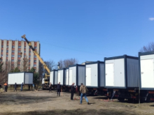 Украинцев, лишившихся жилья, заселят в контейнеры