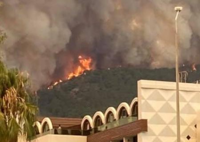Лесные пожары в Турции добрались до отелей