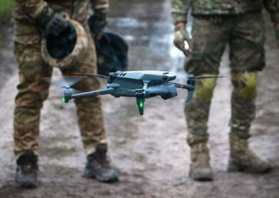 Из-за нехватки штурмовиков в ВСУ в бой отправляют операторов дронов с автоматами