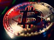 Курс Bitcoin упал на 25% с исторического максимума