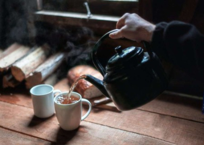 Курс рубля продолжает снижаться. Чай и кофе подорожают вслед за другими товарами