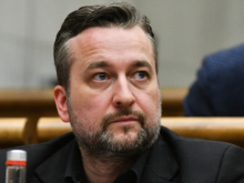Евродепутат: Зеленский — безумец и диктатор, служащий американским компаниям