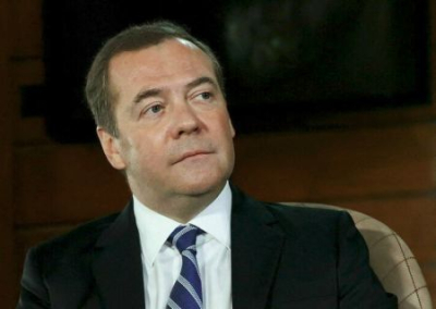 Медведев предупредил Зеленского о тотальной капитуляции киевского режима на условиях России