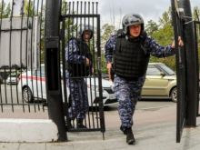 Аксёнов отказался переводить школы на онлайн-формат, и «лжеминёры» продолжают терроризировать Крым