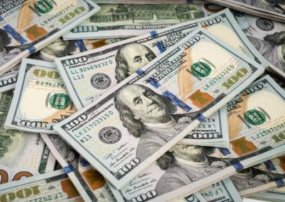 США запретили ввозить доллары в Россию