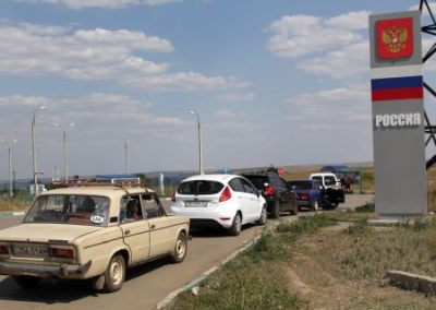 Крымские КПП забиты машинами. Жители Херсона и Запорожья едут отдыхать в Россию